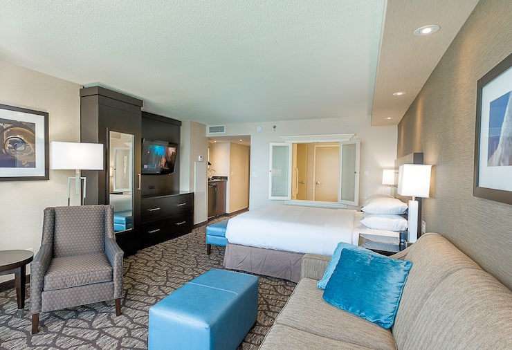 Embassy Suites by Hilton Niagara Falls – Fallsview-King room