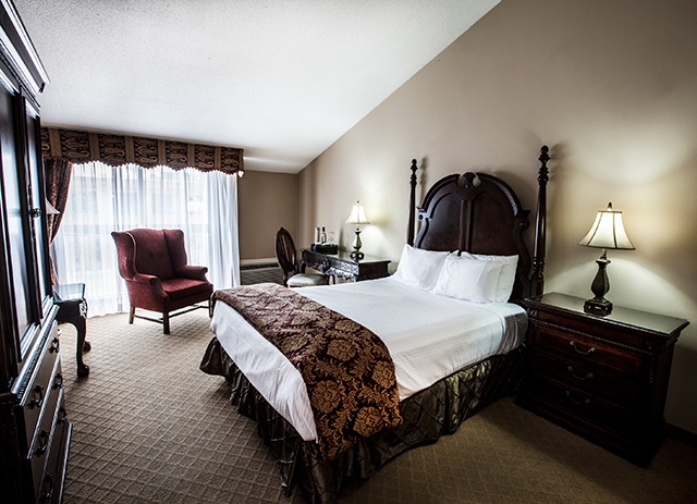 Old Stone Inn Boutique Hotel with room at one of the best luxury hotels in niagara falls