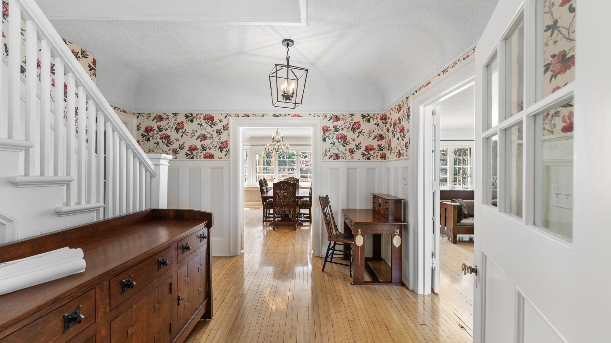NOTL home hallway