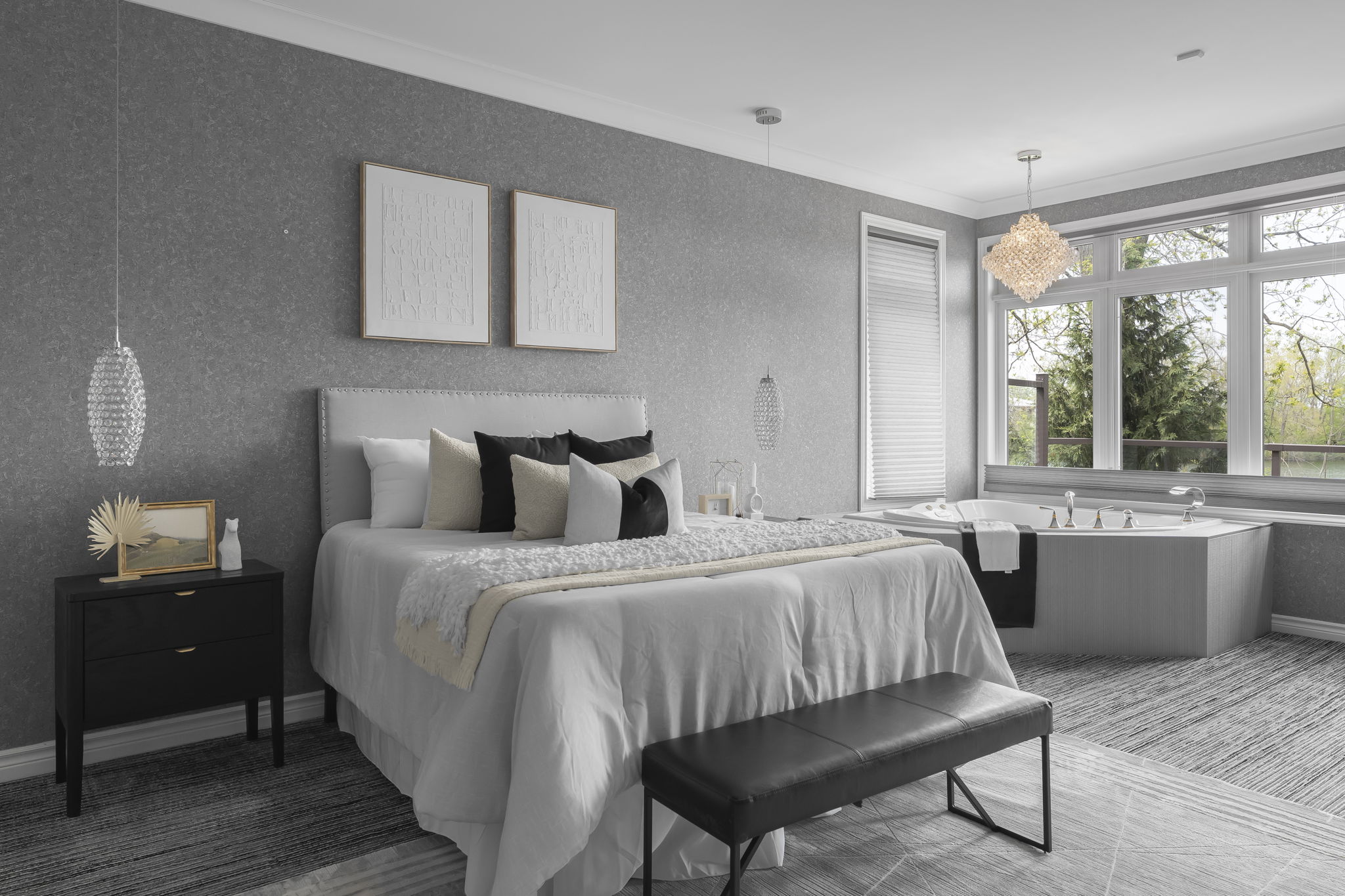 The primary suite with tub